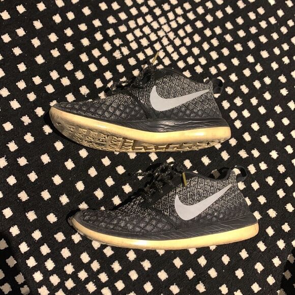 Nike walking/everyday sneakers  - Picture 3 of 5